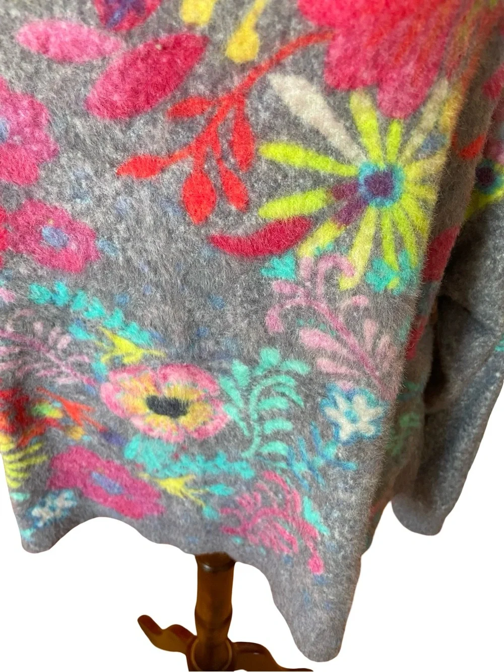 NATURAL LIFE FUZZY FLORAL MOCK NECK SWEATER L/XL - Picture 4 of 13